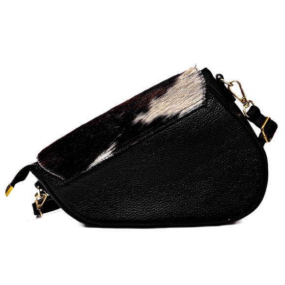 NEW - Ultra Chic Genuine Cowhide Leather Saddle Bag Crossbody Purse Black Brown - Picture 4 of 4